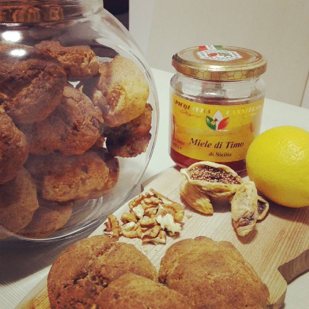 Biscotti integrali con farina siciliana Timilia e Miele ai fiori d